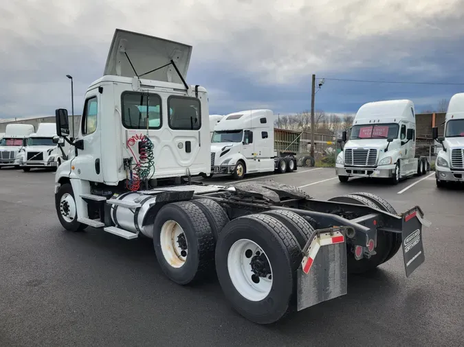 2017 FREIGHTLINER/MERCEDES CASCADIA 125