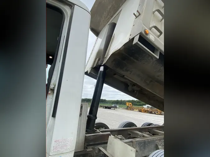 2015 PETERBILT 567