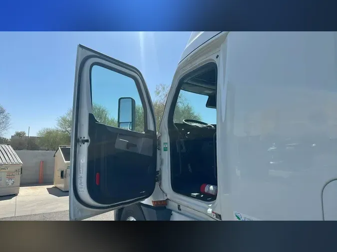 2021 Freightliner Cascadia 126