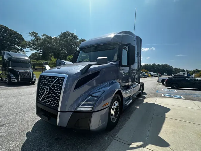 2021 Volvo VNL64T760