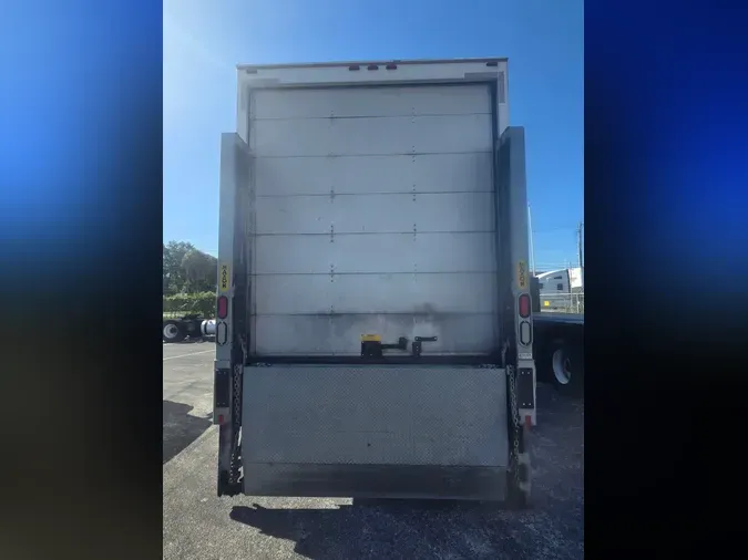 2018 FREIGHTLINER M2 106