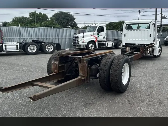 2017 FREIGHTLINER M2 106