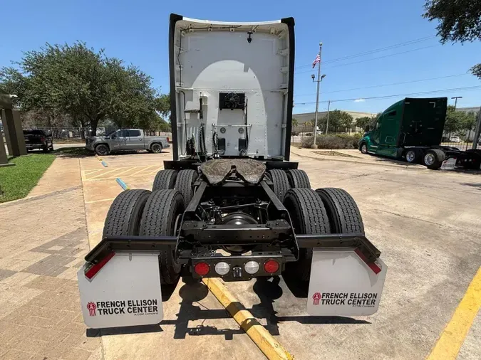 2022 Kenworth T680