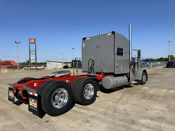 2023 Peterbilt 389