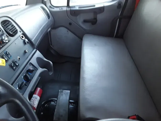 2020 FREIGHTLINER/MERCEDES M2 106