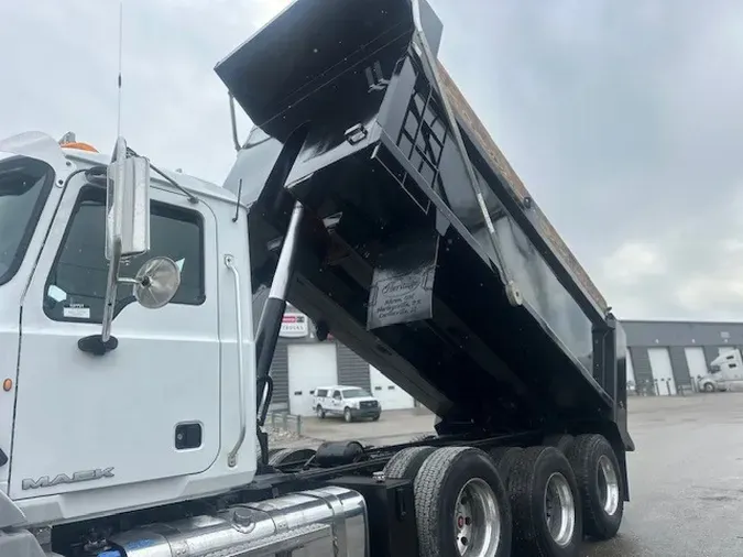 2015 MACK GU813