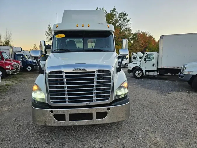 2019 FREIGHTLINER/MERCEDES CASCADIA 125