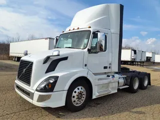 2017 VOLVO VNL64T