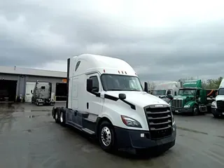 2020 Freightliner Cascadia 126