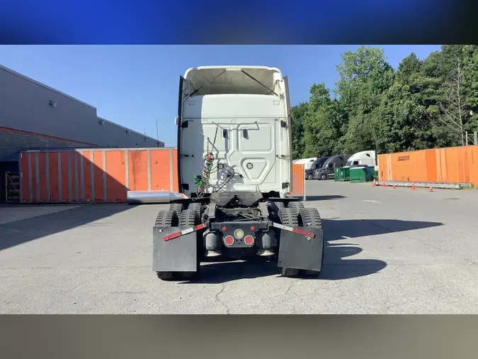 2020 Freightliner Cascadia 126