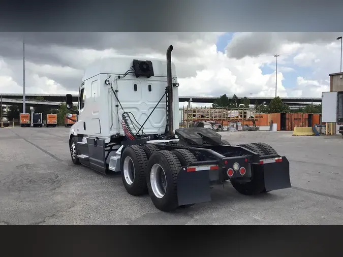 2022 Freightliner Cascadia 12673cca2a59c0aaa25d095f7dfb3152720