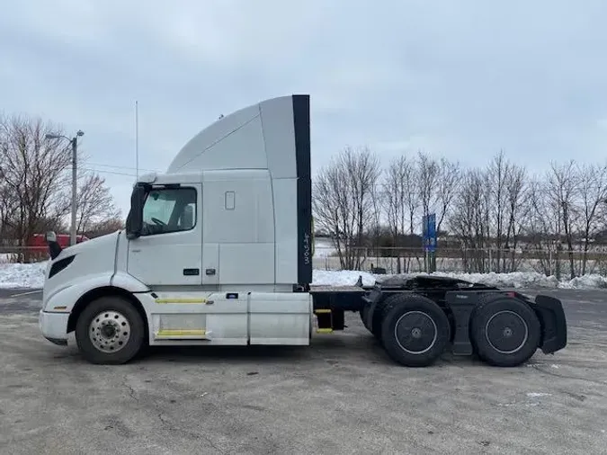 2023 Volvo VNR64T400