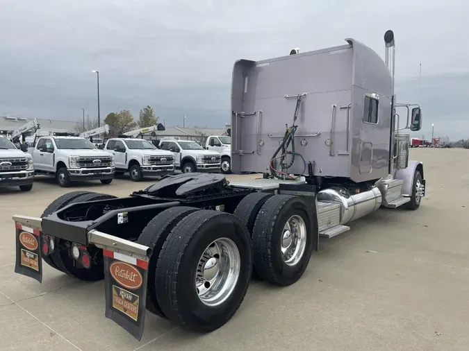 2023 Peterbilt 389