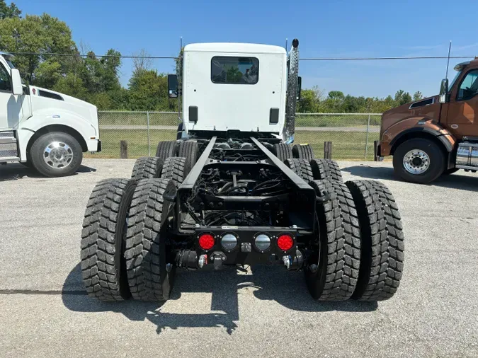 2025 Kenworth T880