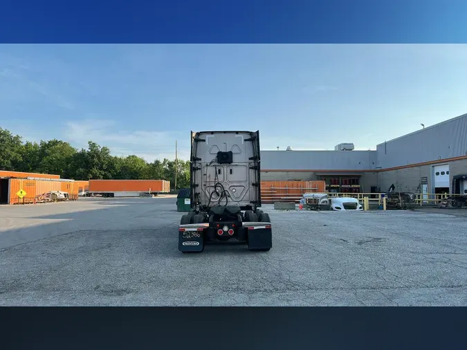 2022 Freightliner Cascadia 126
