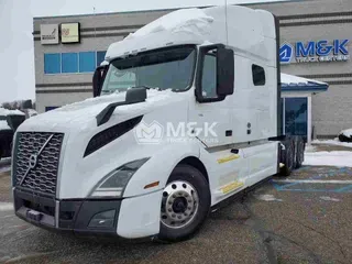 2022 VOLVO VNL64T740