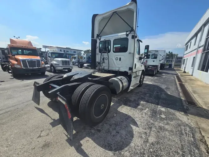 2020 FREIGHTLINER CASCADIA 125