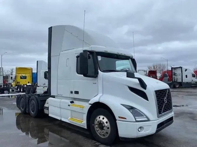 2023 Volvo VNR64T400