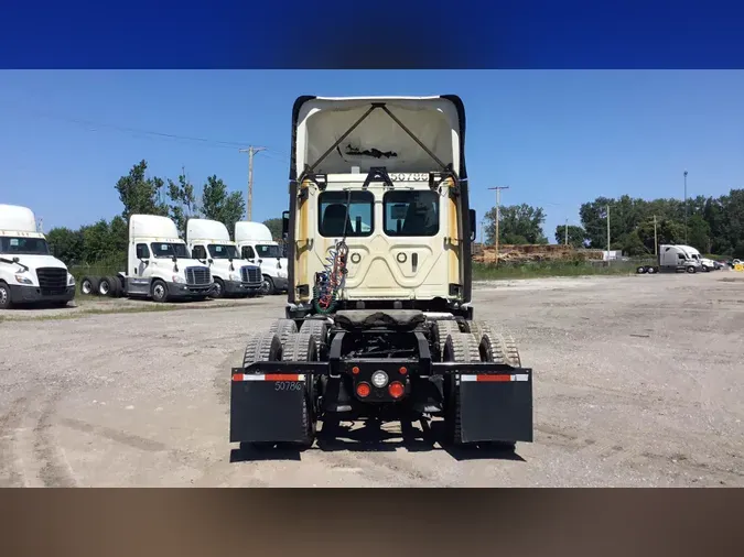 2020 Freightliner Cascadia 126