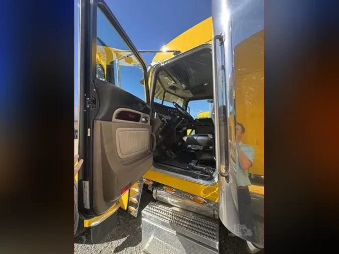 2023 PETERBILT 389