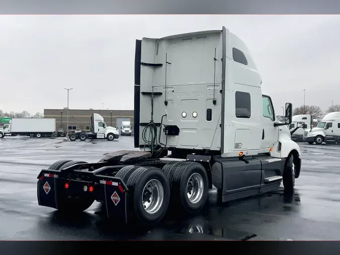 2022 INT LT625 6x4