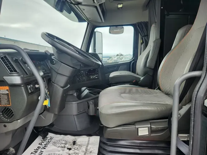 2024 VOLVO VNL64T860