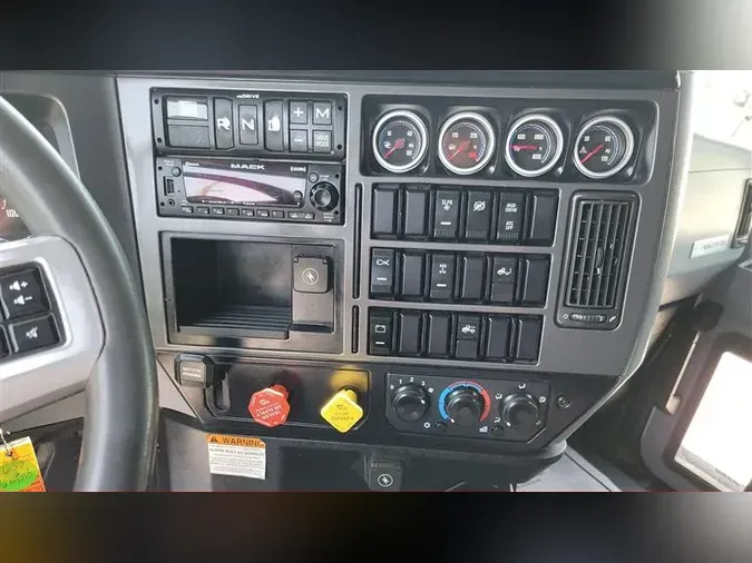 2023 MACK AN64T