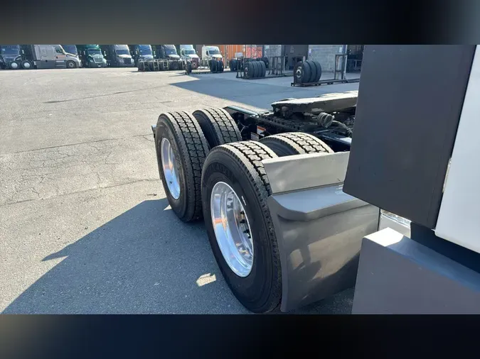 2022 Freightliner Cascadia 126