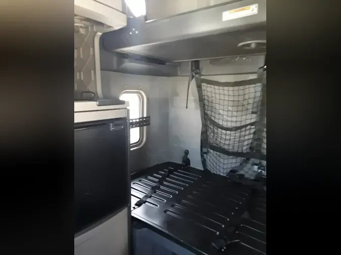 2019 FREIGHTLINER/MERCEDES CASCADIA 125