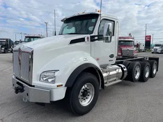 2025 Kenworth T880