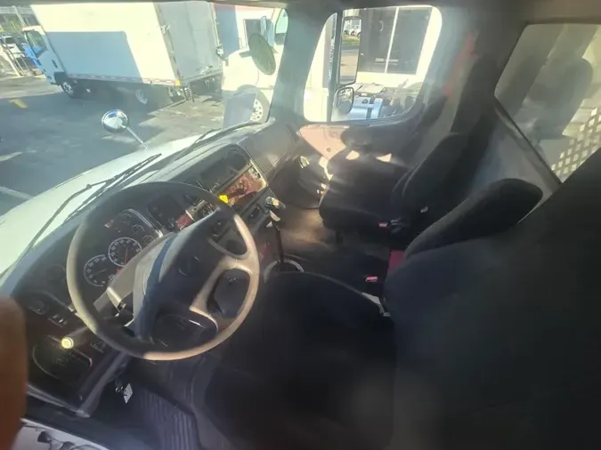 2017 FREIGHTLINER M2 106