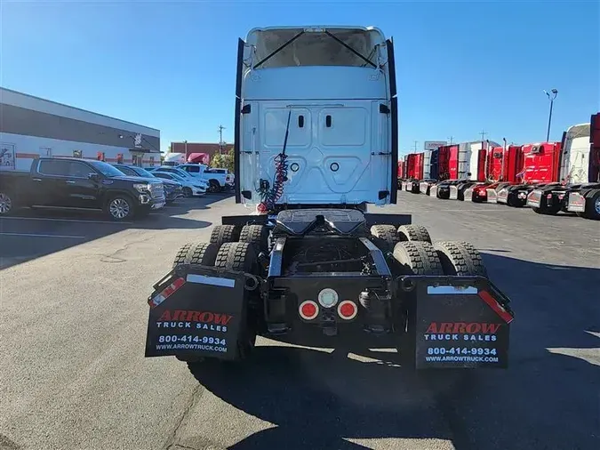 2020 FREIGHTLINER CA11673f2b214b5f2568d8d3f23d438d40c32