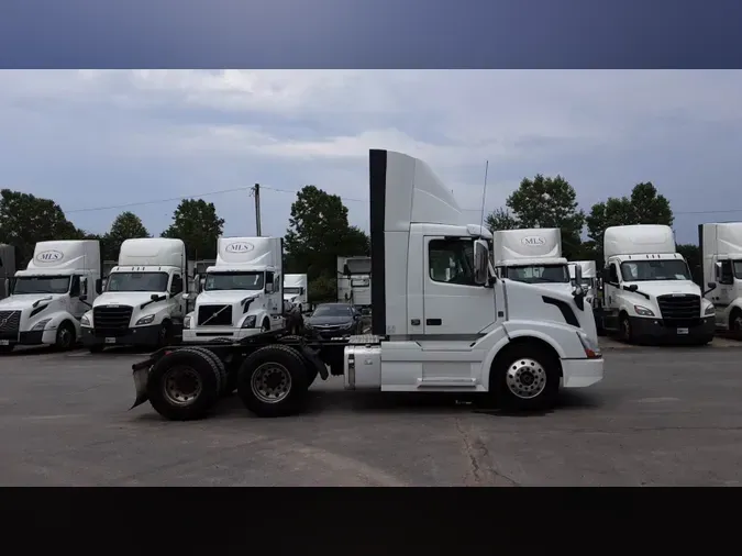 2018 Volvo VNL300