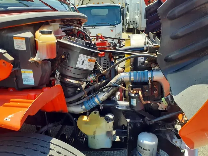 2018 FREIGHTLINER M2 106