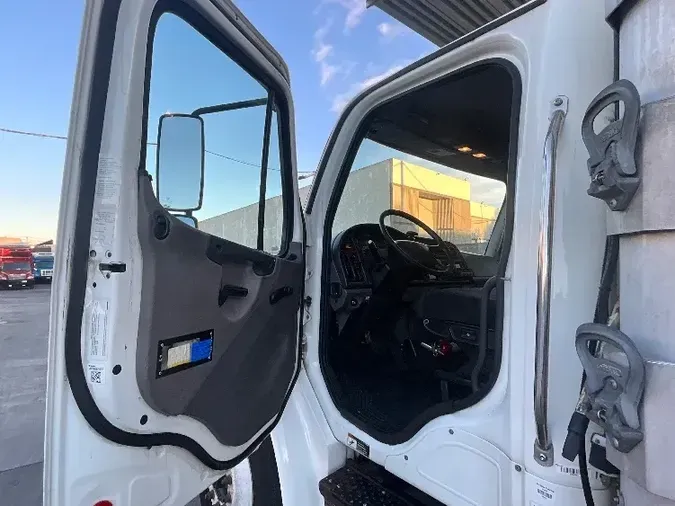 2017 Freightliner M2