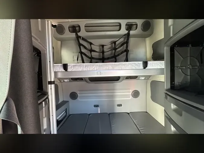 2019 VOLVO VNL64T860