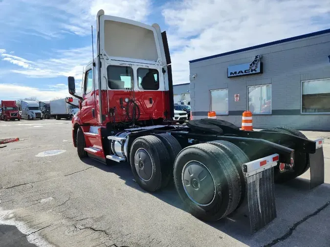 2023 FREIGHTLINER Cascadia 126