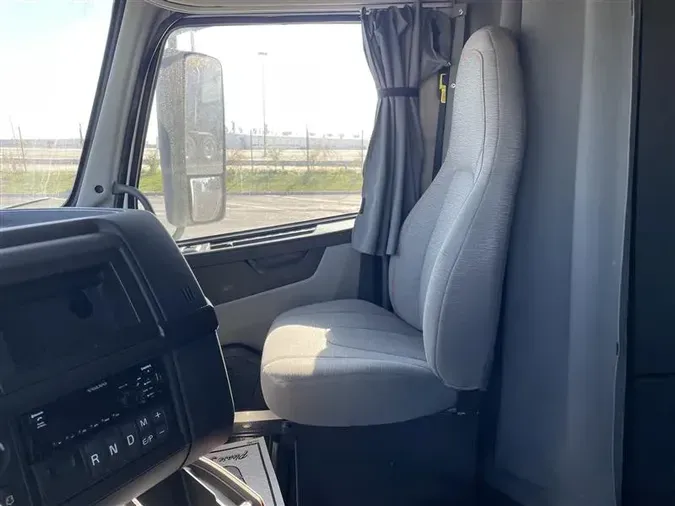 2020 VOLVO VNR640