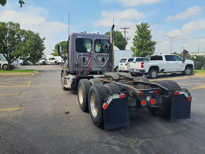 2015 FREIGHTLINER/MERCEDES CASCADIA 125