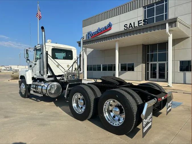 2019 MACK PI64T