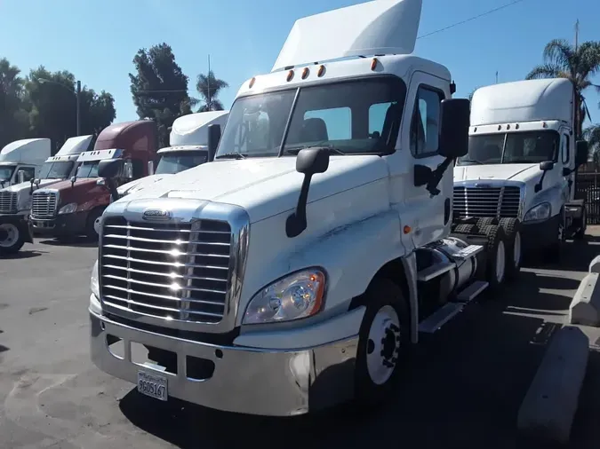 2018 FREIGHTLINER CASCADIA 1257415daa1b3d73bfcdb69e343b60b8155