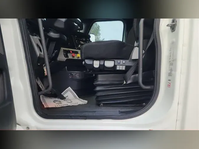 2020 FREIGHTLINER CA126
