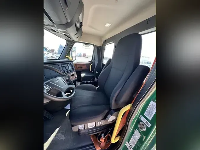 2019 FREIGHTLINER CASCADIA 126