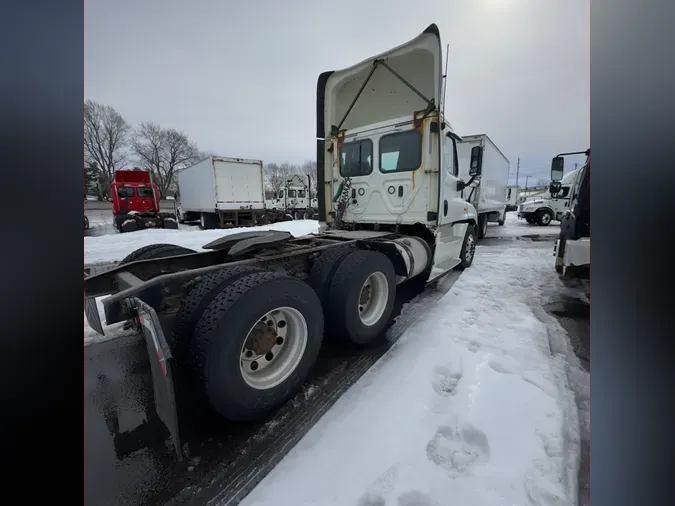 2018 FREIGHTLINER/MERCEDES CASCADIA 125