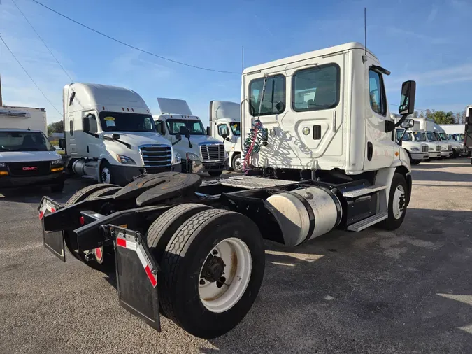 2016 FREIGHTLINER/MERCEDES CASCADIA 113