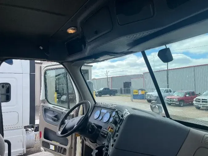 2017 Freightliner X12564ST