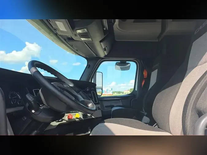2019 FREIGHTLINER CA126