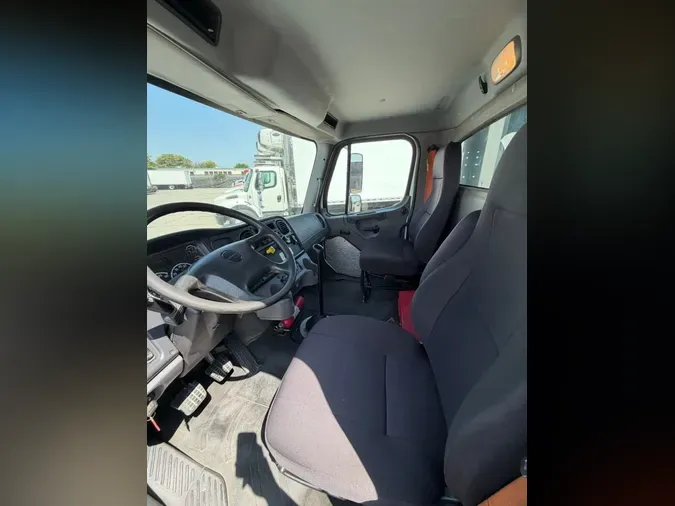 2017 FREIGHTLINER/MERCEDES M2 106