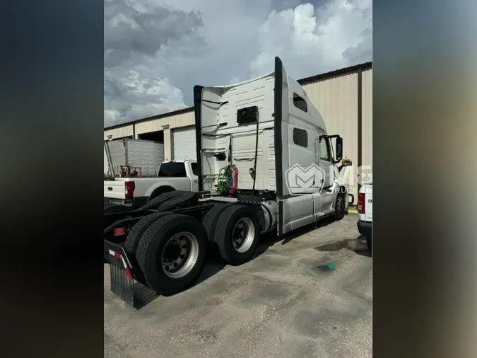 2020 VOLVO VNL64T760