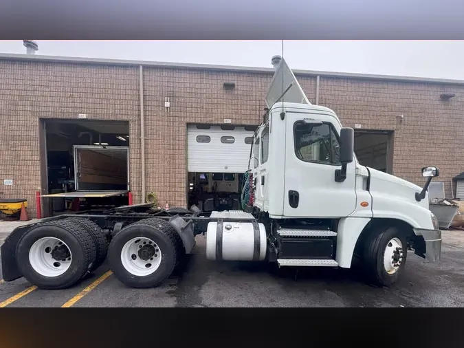 2019 FREIGHTLINER CASCADIA 125